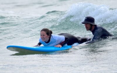 Des cours de surf thérapie dans les landes